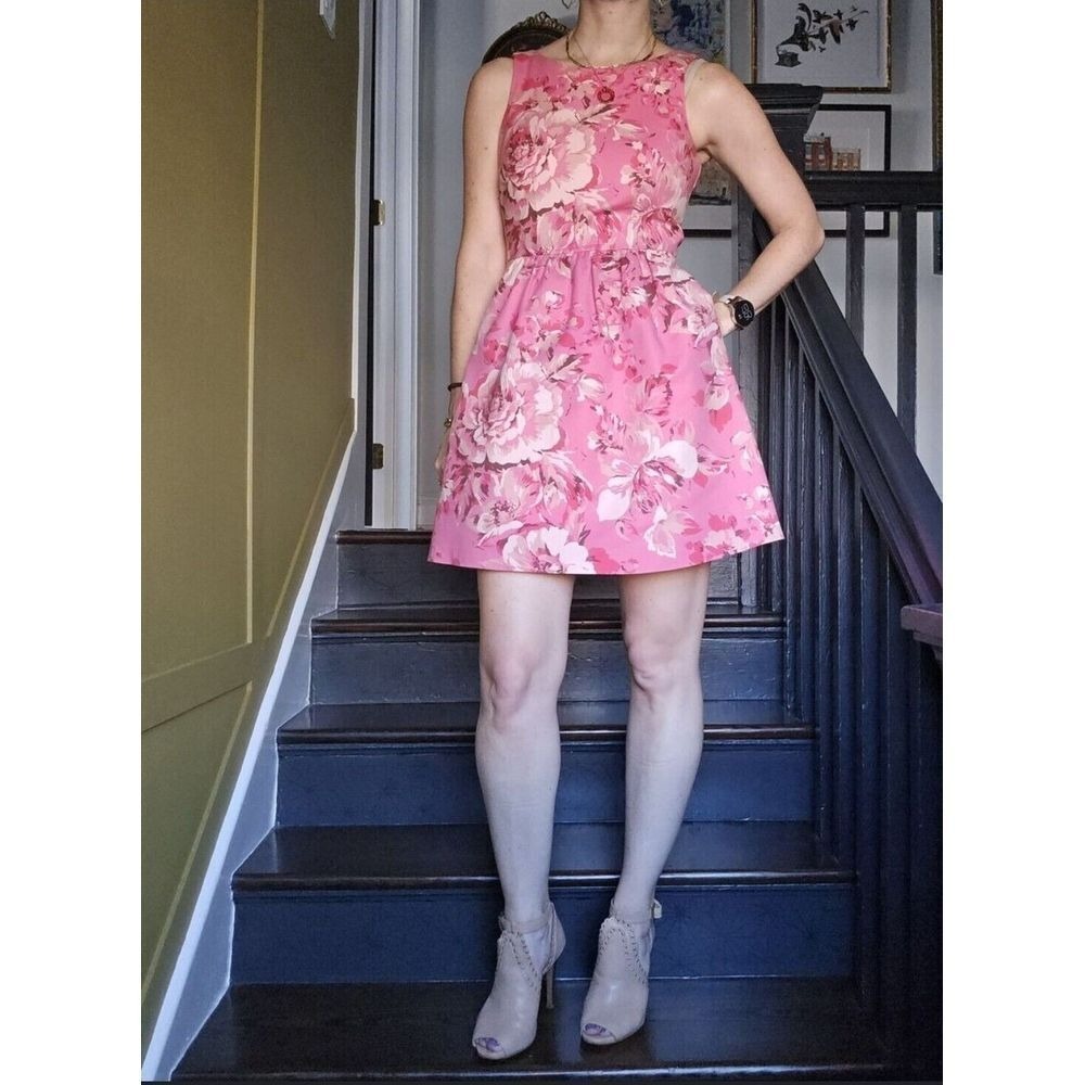 The Limited Womens Business Floral Dress Size 6. Feminine, Classic and Romantic.